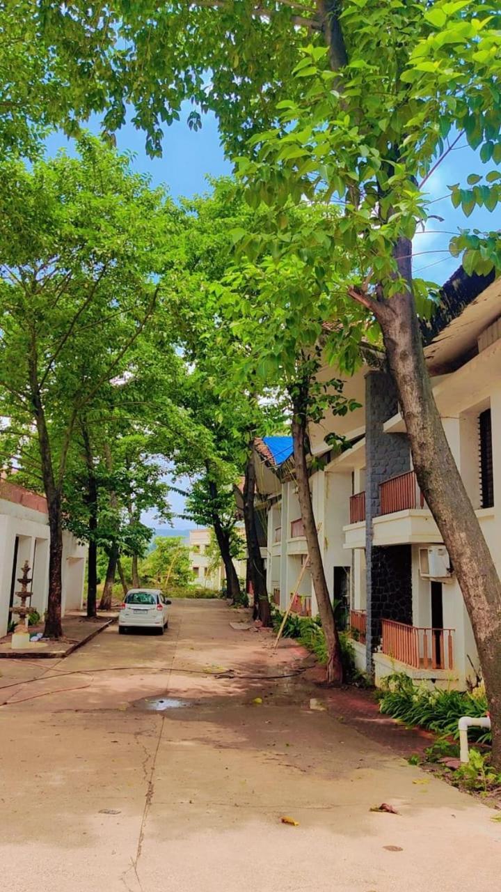 Indus Valley Resort Lonavala Dış mekan fotoğraf